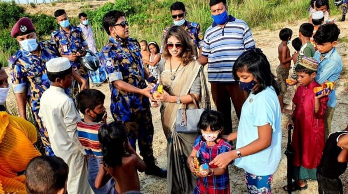 উখিয়ায় এপিবিএন দম্পত্তির সান্নিধ্যে ৬০০ শিশু পেল খাদ্য ও খেলনা সামগ্রী