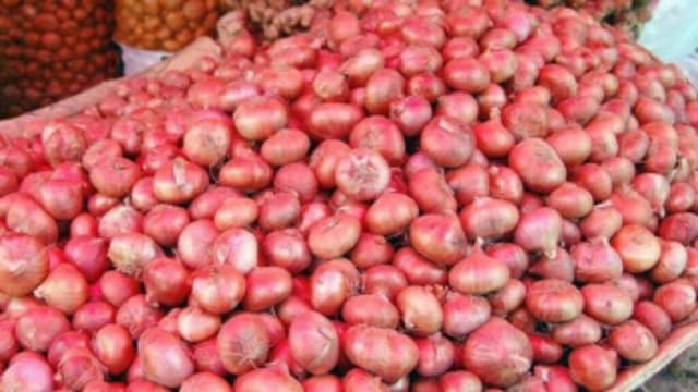 বাজারে কমেছে পেঁয়াজের দাম