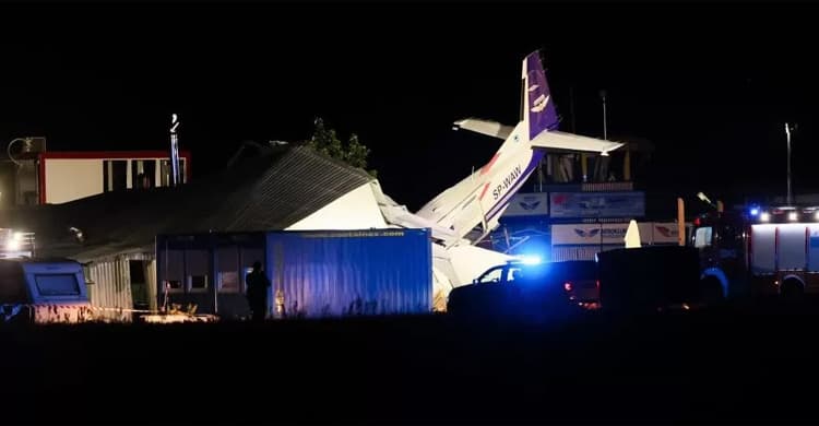 পোল্যান্ডে প্লেন বিধ্বস্ত, নিহত ৫