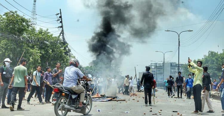 বাড্ডা-রামপুরায় ধাওয়া-পাল্টাধাওয়া, আহত ১০ শিক্ষার্থী