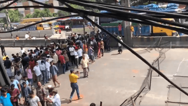 যাত্রাবাড়ীতে পুলিশ-শিক্ষার্থী সংঘর্ষ, ২ পথচারী গুলিবিদ্ধ