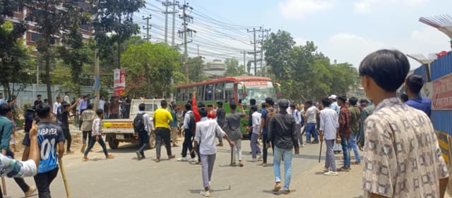 আশুলিয়ায় শিক্ষার্থীদের মহাসড়ক অবরোধ, আহত ৫