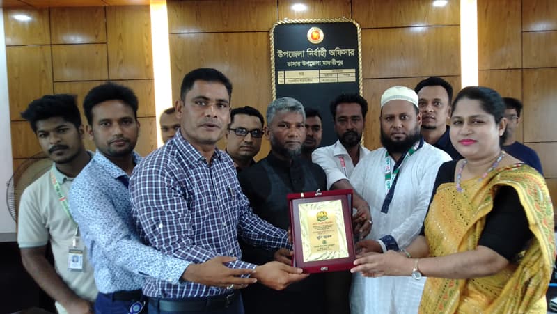 ডাসারে সাংবাদিকদের সাথে নবাগত ইউএনও'র মতবিনিময়