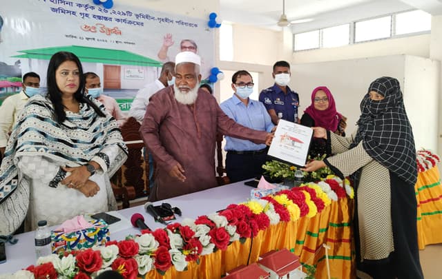 পিরোজপুরে ৭০৯টি গৃহহীন পরিবারের মাঝে গৃহ হস্তান্তর