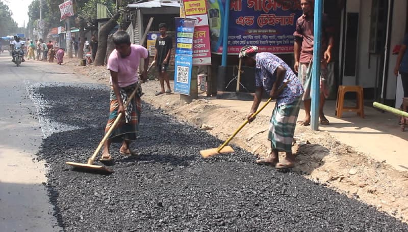 ঠাকুরগাঁওয়ে সড়ক জনপদ বিভাগের কাজে অনিয়মের অভিযোগ