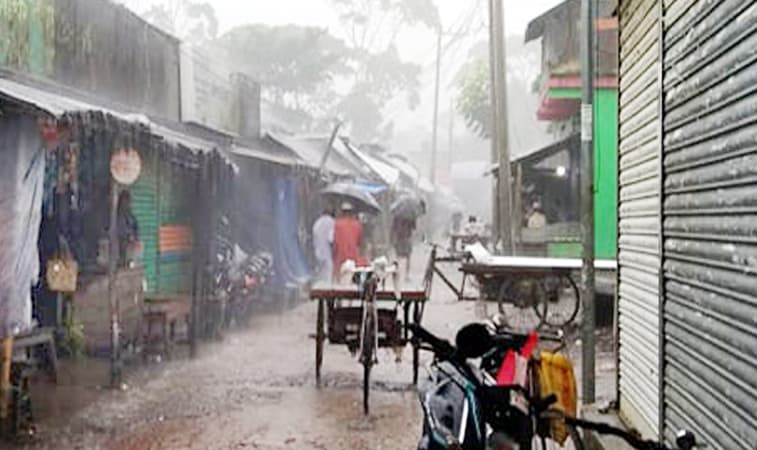 বরিশালে থেমে থেমে বৃষ্টি, নদীবন্দরে ১নম্বর সতর্ক সংকেত