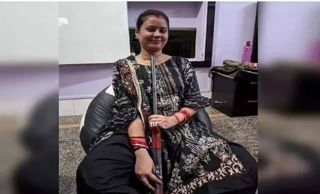 বন্দুক নিয়ে সেলফি, উড়ে গেলো মাথা !