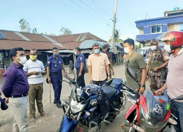 হিলিতে লকডাউনের দ্বিতীয় দিনে ১৪ জনকে জরিমানা