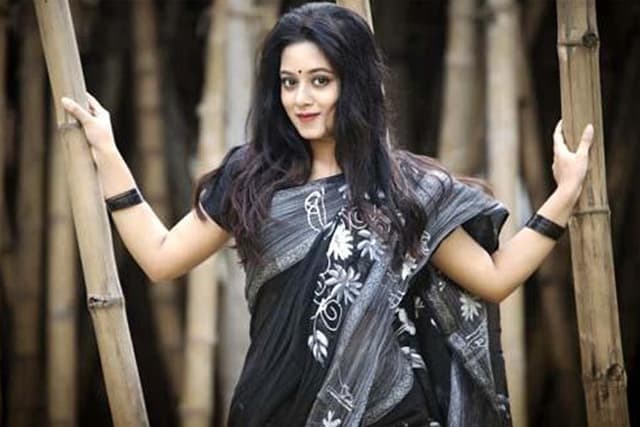 প্রেমের গুঞ্জন নিয়ে এখন কিছু বলব না : দীঘি