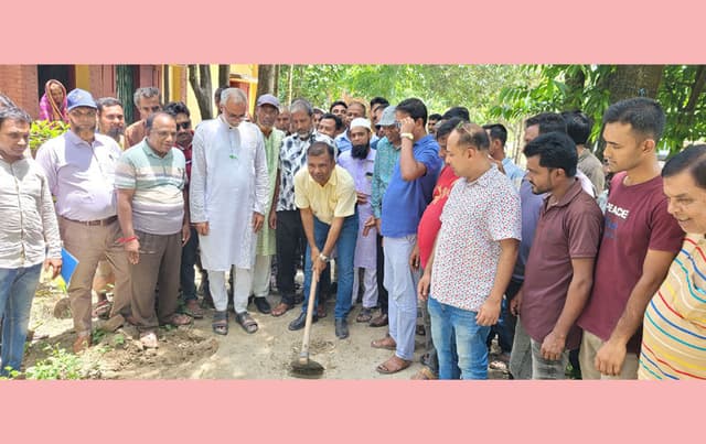 লালপুরে কাঁচা রাস্তা এইচবিবিকরণ কাজের উদ্বোধন
