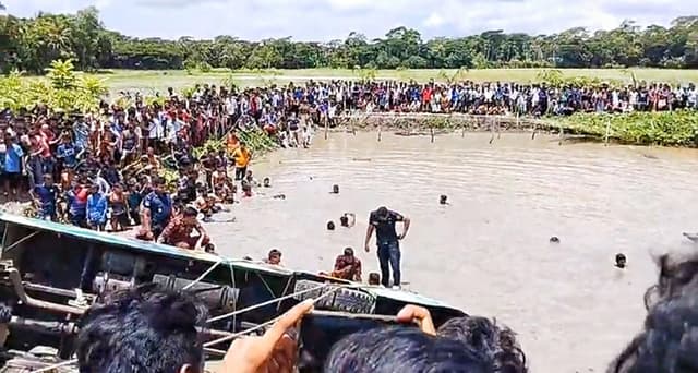 ঝালকাঠিতে বাস দুর্ঘটনা, সেই পুকুর ভরাটের জন্য মালিককে চিঠি দিবে সওজ