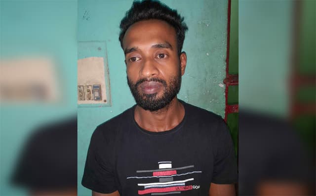 মেয়ের গোসলের অশ্লীল ছবি ধারণ করায় গ্রেফতার বাবা