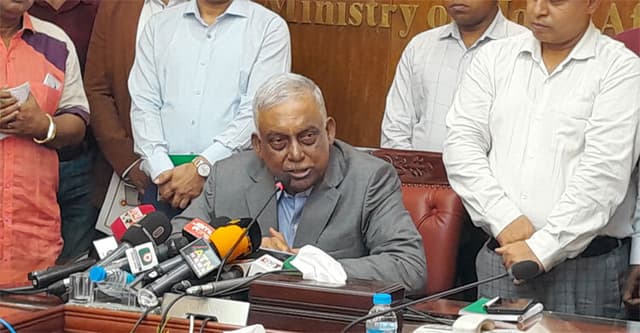 দ্রুত কারফিউ তুলে দিতে কাজ করছে সরকার: স্বরাষ্ট্রমন্ত্রী