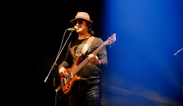 ব্যান্ড তারকা শাফিন আহমেদ মারা গেছেন