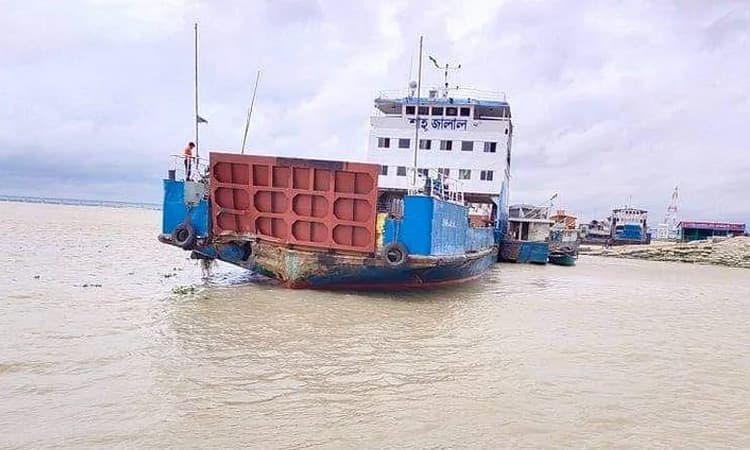 তেল চুরি করতে গিয়ে ধাক্কা পদ্মা সেতুতে ?