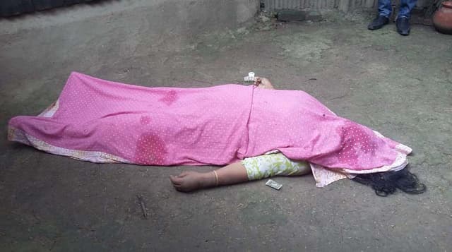 লালপুরে রহস্যজনক নারীর মৃত্যু
