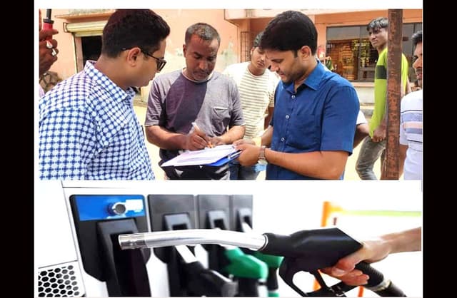 পরিমাপে কম দেওয়ায় আত্রাইয়ে এক পেট্রোল পাম্পে জরিমানা