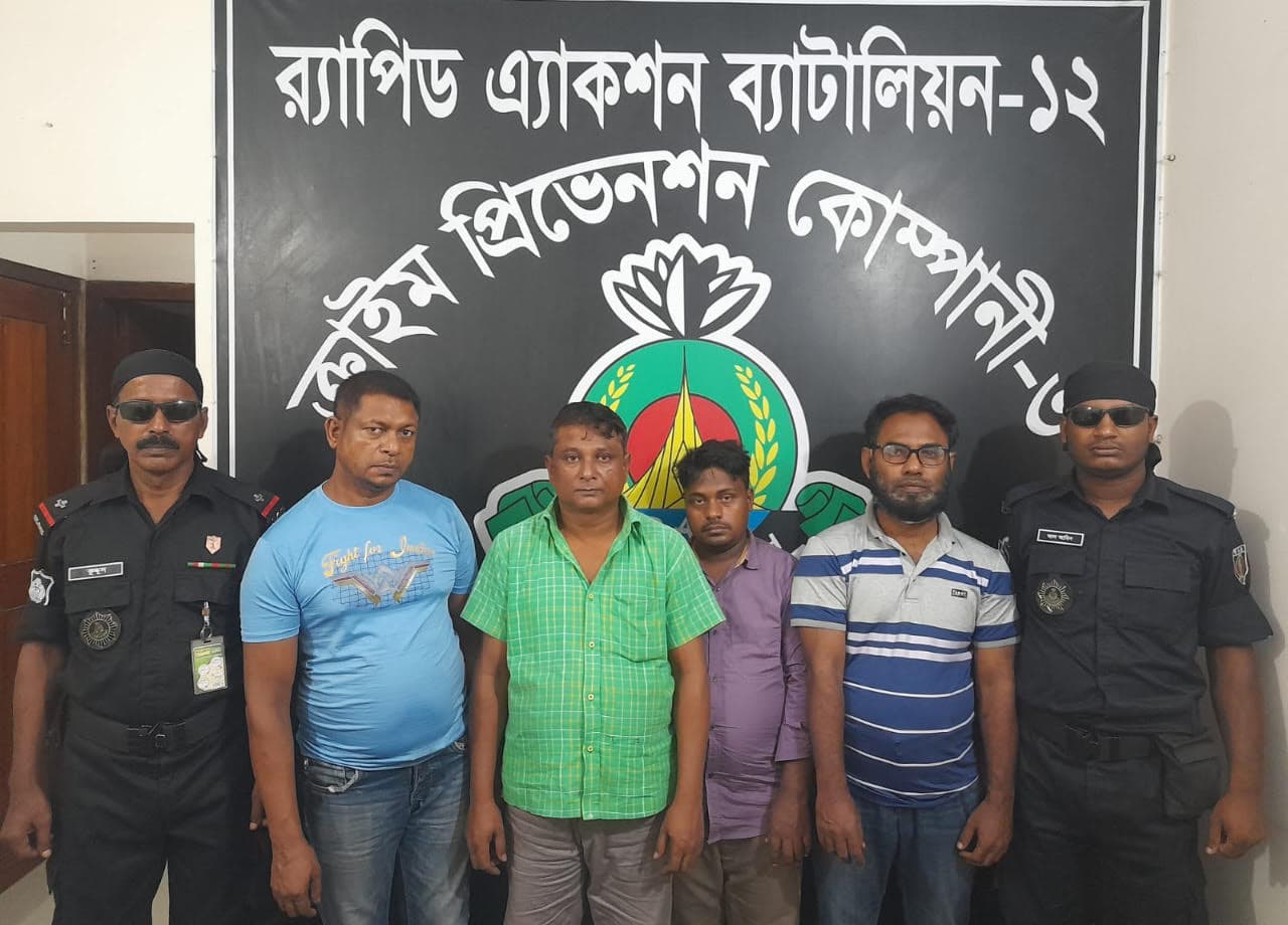 টাঙ্গাইলে অস্ত্রসহ ছিনতাইকারী চক্রের ৪ সদস্যকে আটক