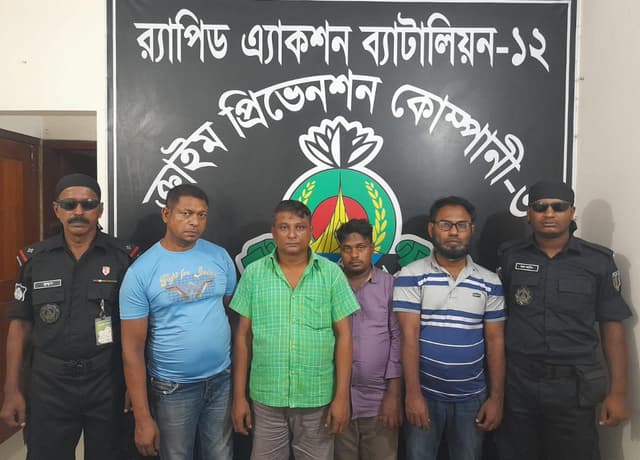 টাঙ্গাইলে অস্ত্রসহ ছিনতাইকারী চক্রের ৪ সদস্যকে আটক