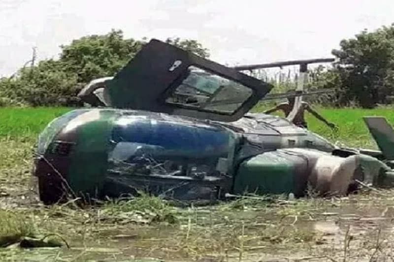 নবাবগঞ্জে ক্র্যাশ ল্যান্ডিং করল আর্মি এভিয়েশনের হেলিকপ্টার