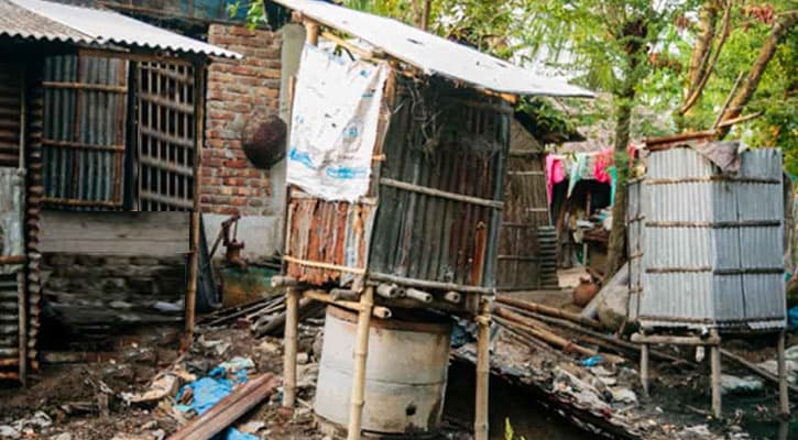 খোলা জায়গায় টয়লেটের  শীর্ষে যে বিভাগ