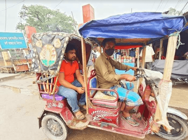 ঠাকুরগাঁওয়ে চার্জার রিক্সা প্রচুর বিদ্যুৎ টানছে
