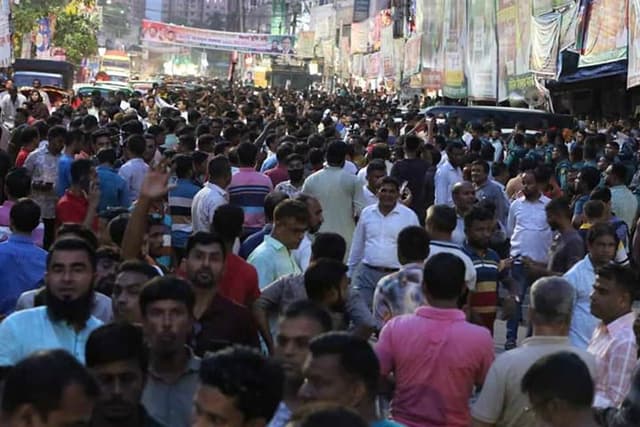 বিএনপির নেতাকর্মীরা জড়ো হচ্ছেন নয়াপল্টনে