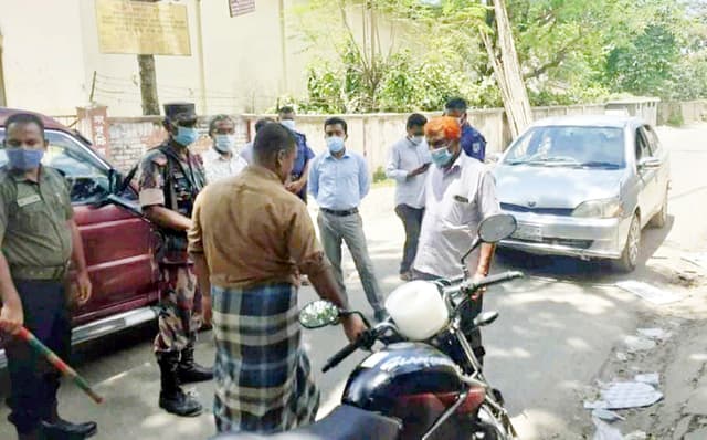 হিলিতে লকডাউনের ষষ্ঠ দিনে ৯ জনকে জরিমানা