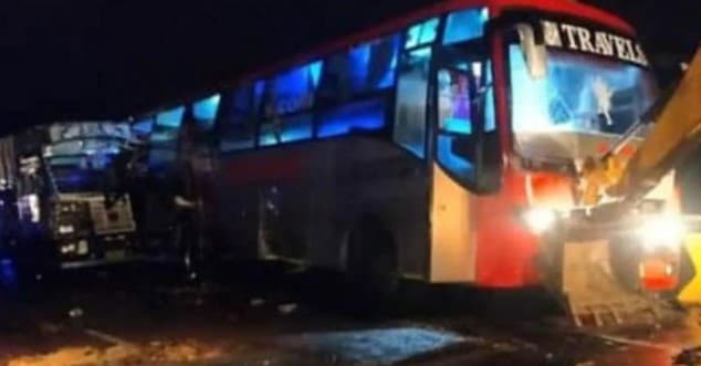 ঘুমন্ত শ্রমিকদের ওপর উঠে গেল ট্রাক, নিহত ১৮