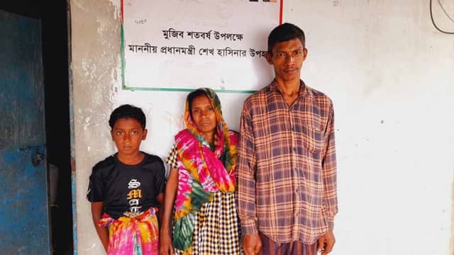 রাজাপুরে ক্যান্সার আক্রান্ত স্ত্রীকে বাচাঁতে কিডনী বিক্রি করতে চায় স্বামী