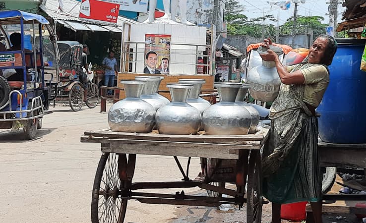 পানিচক্রে জীবন কাটে সূর্যভানুর