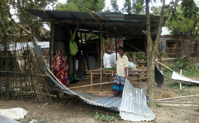 ধামইরহাটে হিন্দু পরিবারের উপর হামলা, লুটপাট