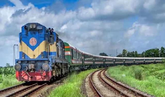 ঢাকা-চট্টগ্রাম রুটে ৪ ঘণ্টা পর ট্রেন চলাচল শুরু