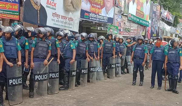 সাভারে ব্যাপক সংখ্যক পুলিশ মোতায়েন