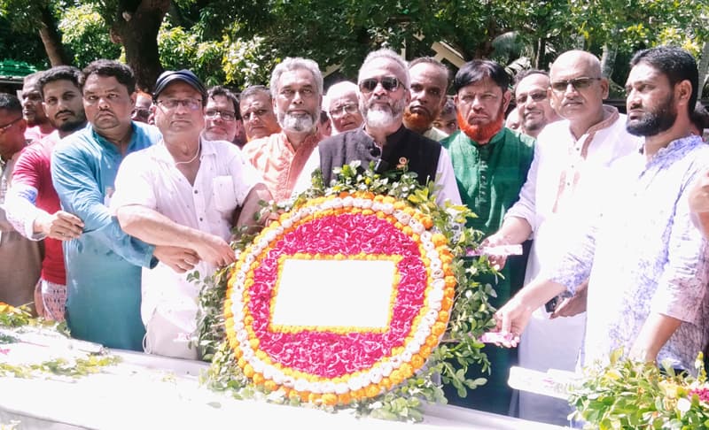 বঙ্গবন্ধুর সমাধিতে শেখ রাসেল ফাউন্ডেশনের শ্রদ্ধা
