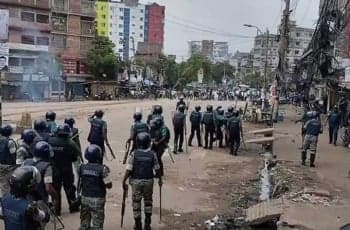 রাজধানীতে পুলিশ-বিএনপির সংঘর্ষ চলছে