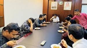 সমন্বয়কদের খাওয়ানোর ছবি প্রকাশ জাতির সঙ্গে মশকরা: হাইকোর্ট