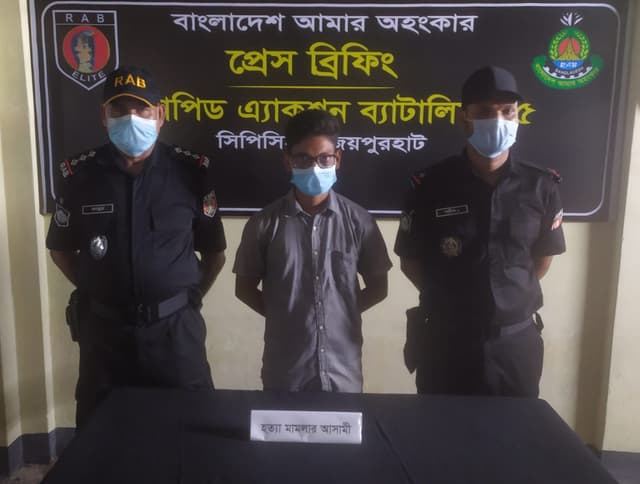 নওগাঁয় হত্যা মামলার পলাতক আসামী গ্রেফতার