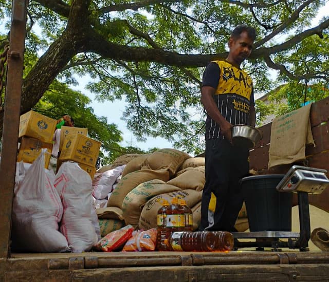 হিলি'র আলিহাট ইউনিয়নে টিসিবি পণ্য বিক্রিয় শুরু