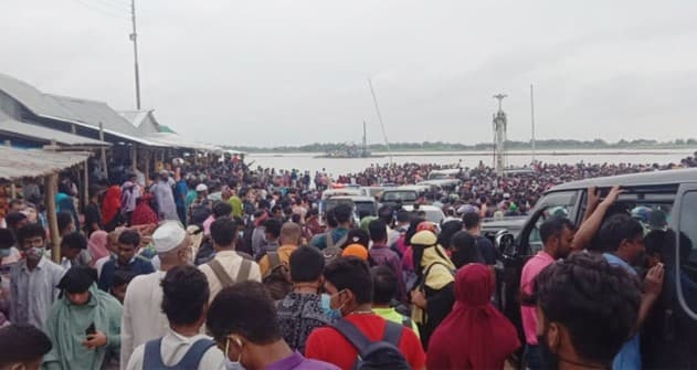 শিল্পকারখানা খোলার খবরে ফেরিঘাটে জনস্রোত