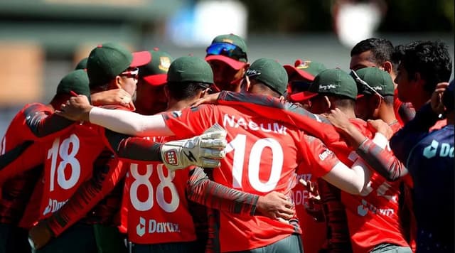 মোসাদ্দেকের ঘূর্ণিতে কাঁপছে জিম্বাবুয়ে