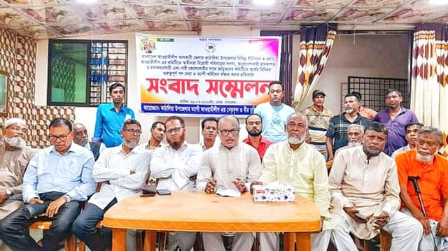 কাঁঠালিয়ায় পদবঞ্চিত শতাধিক আ'লীগ নেতাকর্মীর সংবাদ সম্মেলন