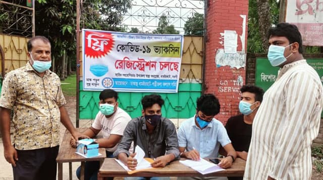 ধামইরহাটে গ্রামে গ্রামে চলছে ফ্রি ভ্যাকসিন নিবন্ধন কার্যক্রম