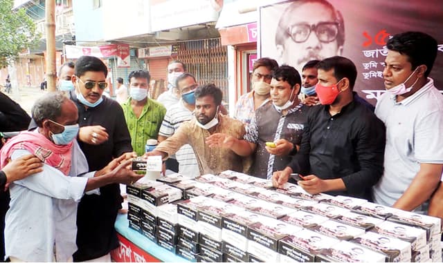 ঝিনাইদহে দুস্থদের মাঝে মাসব্যাপী খাবার বিতরণ কর্মসূচী