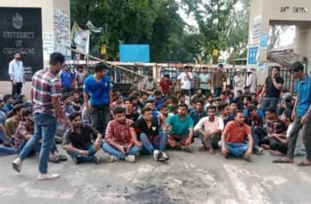 চবি ছাত্রলীগের কমিটি ঘোষণা, ক্ষোভে মূল ফটকে তালা