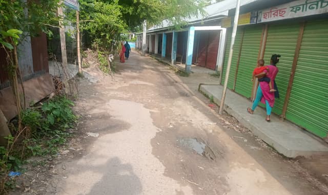 সরাইল বড্ডাপাড়া শ্মশান রাস্তা খানা-খন্দে ভরা, জনদুর্ভোগ