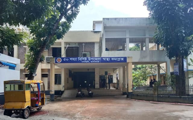 সাপে কাটা রোগীর চিকিৎসার ওষুধ নেই নলছিটি উপজেলা স্বাস্থ্য কমপ্লেক্সে, জলাতঙ্কের টিকাও শেষ