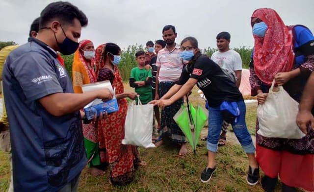 ফরিদপুরে ভাঙন কবলিতদের মাঝে খাদ্য সামগ্রী বিতরণ