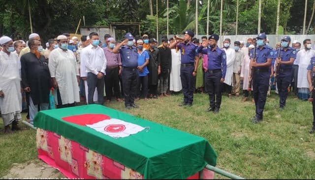 দেবীদ্বারে রাষ্ট্রীয় মর্যাদায় বীর মুক্তিযোদ্ধা দাফন সম্পন্ন