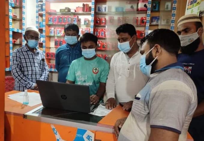 গোয়ালন্দে বিনামূল্যে চলছে করোনা টিকার নিবন্ধন